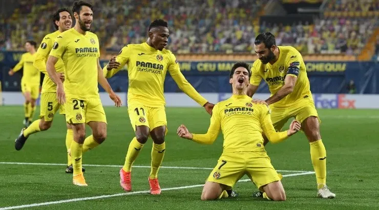Gerard Moreno of Villarreal celebrates with teammates. (Getty)