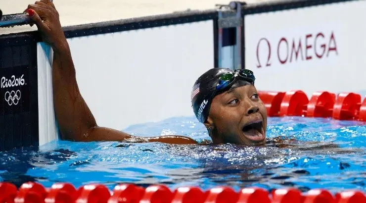 Simone Manuel of the United States celebrates winning gold at the Rio 2016. (Getty)