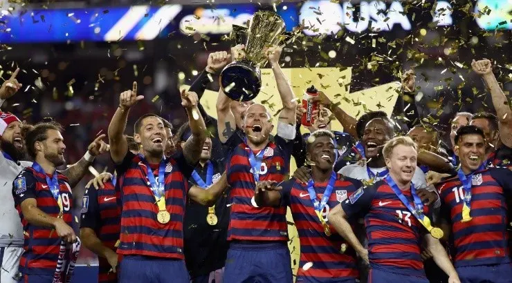 The United States with the 2017 CONCACAF Gold Cup Trophy. (Getty)