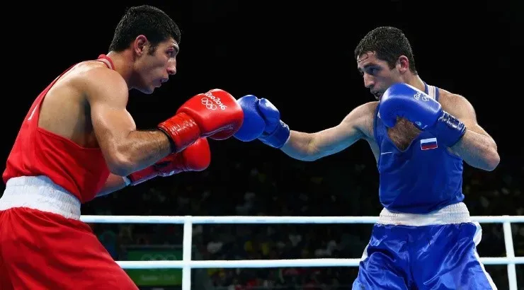 Shakhobidin Zoirov of Uzbekistan (left) and Misha Aloian of Russia (right). (Getty)