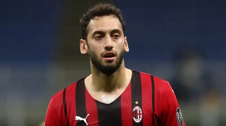 AC Milan want to replace Hakan Calhanoglu before the transfer window is closed. (Getty)