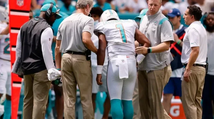 Tua Tagovailoa left the field with a rib injury