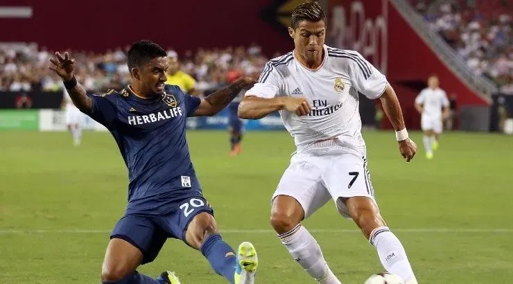 Cristiano Ronaldo #7 of Real Madrid moves the ball past A.J. DeLaGarza #20 of the Los Angeles Galaxy (Photo by Christian Petersen/Getty Images