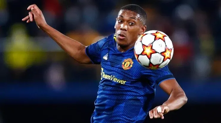 Anthony Martial of Manchester United controls the ball during the UEFA Champions League group F match between Villarreal CF (Photo by Eric Alonso/Getty Images)