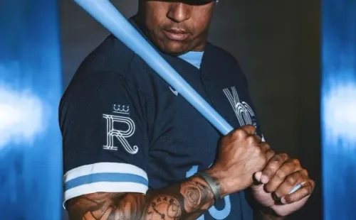 Sleeve logo and details