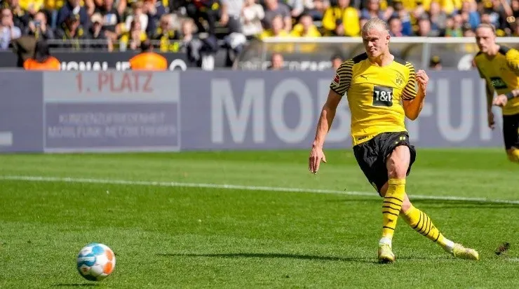 Erling Haaland of Borussia Dortmund scores his team’s second goal during the Bundesliga match between Borussia Dortmund and VfL Bochum (Photo by Alex Gottschalk/vi/DeFodi Images via Getty Images)