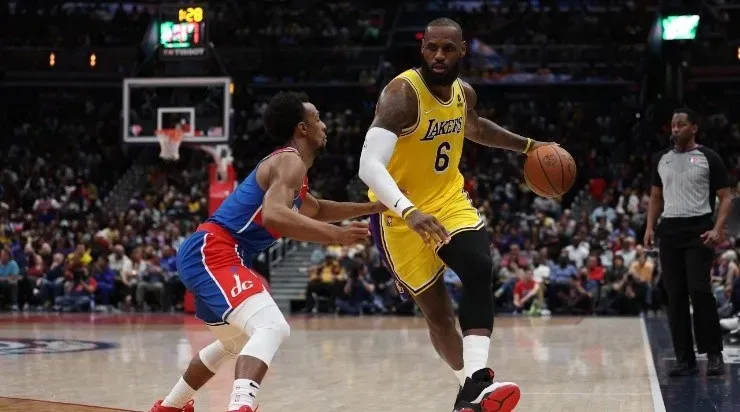 LeBron James #6 of the Los Angeles Lakers in action against the Washington Wizards (Photo by Patrick Smith/Getty Images)
