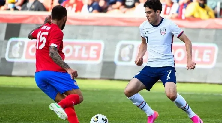 Gio Reyna #7 of the United States controls the ball against Francisco Calvo #15 of Costa Rica during a game at Rio Tinto Stadium on June 09, 2021 in Sandy, Utah. (Photo by Alex Goodlett/Getty Images)