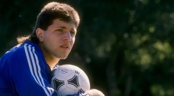 Tony Meola of the USA Soccer Team relaxes during a practice. Mandatory Credit: Mike Powell /Allsport