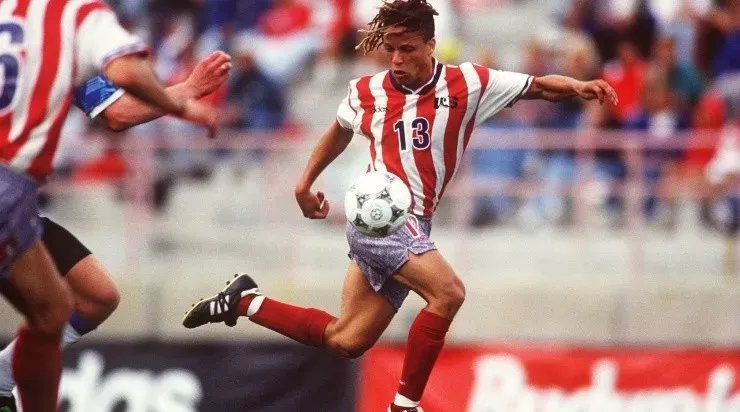 COBI JONES OF THE USA SOCCER TEAM CONTROLS THE BALL ON THE RUN IN USA”S 4-0 VICTORY IN AN INTERNATIONAL FRIENDLY MATCH. Mandatory Credit: Stephen Dunn/ALLSPORT