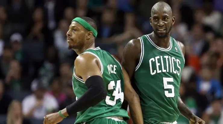 Teammates Paul Pierce #34 and Kevin Garnett #5 of the Boston Celtics (Photo by Streeter Lecka/Getty Images)