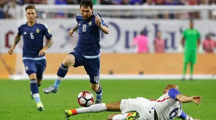 Lionel Messi #10 of Argentina against John Brooks of the USMNT (Photo by Bob Levey/Getty Images)