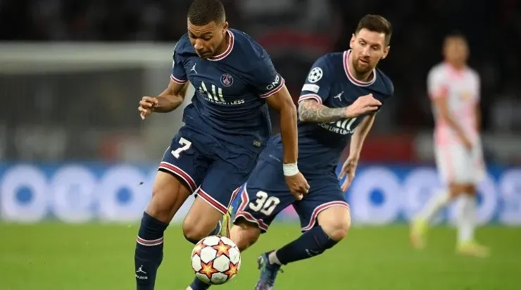 Kylian Mbappe and Lionel Messi of Paris Saint-Germain (Photo by Matthias Hangst/Getty Images)