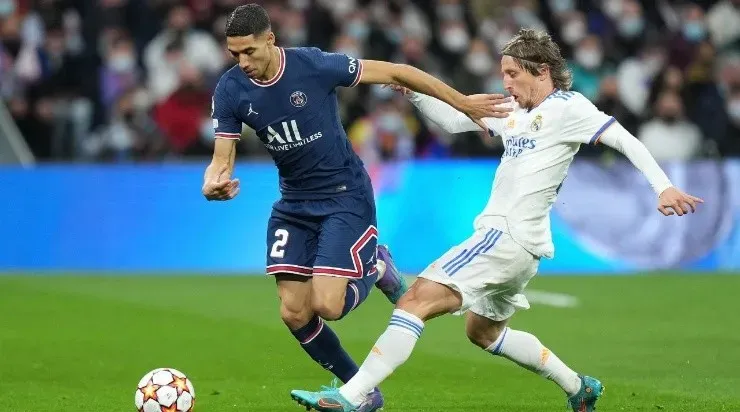Achraf Hakimi of Paris Saint-Germain is challenged by Luka Modric of Real Madrid (Photo by Angel Martinez/Getty Images)