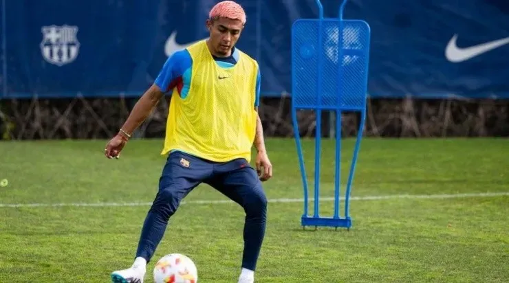 Julian Araújo at Barcelona (Barcelona)