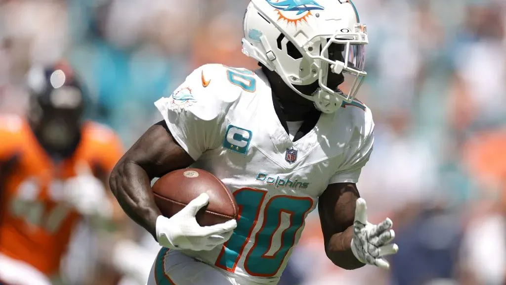 MIAMI GARDENS, FLORIDA – SEPTEMBER 24: Tyreek Hill #10 of the Miami Dolphins scores a touchdown during the first quarter against the Denver Broncos at Hard Rock Stadium on September 24, 2023 in Miami Gardens, Florida. (Photo by Carmen Mandato/Getty Images)