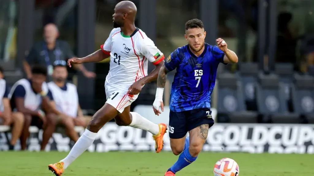 Joshua Pérez #7 of El Salvador controls the ball against Martinique-Megan Briggs/Getty Images