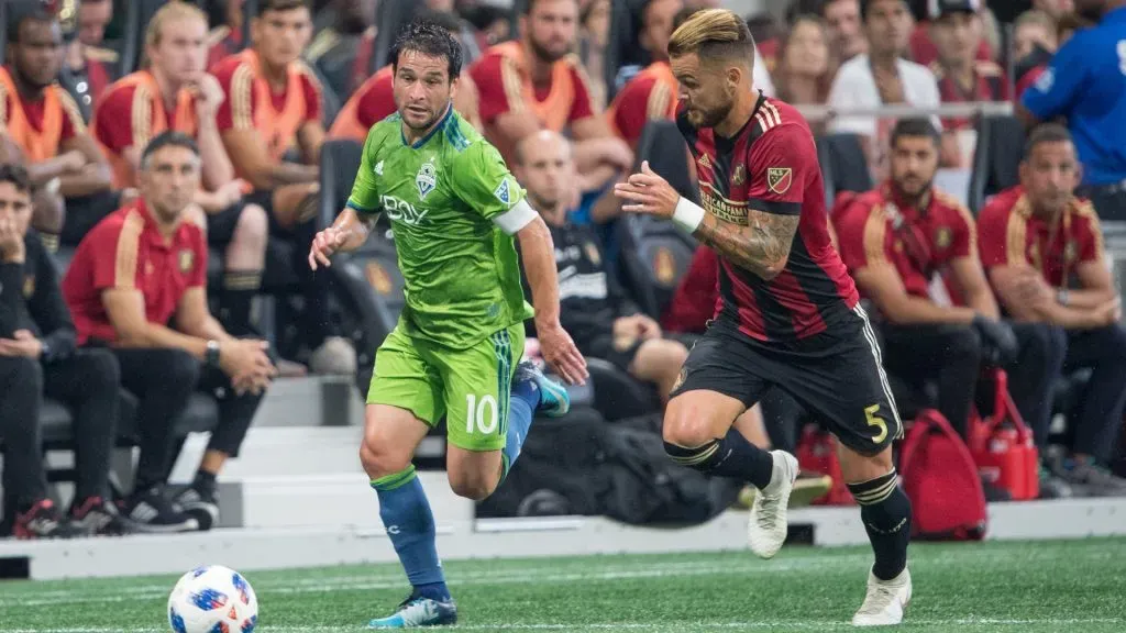 Nicolas Lodeiro #10 of Seattle Sounders FC 2 looks to move the ball by Leandro Gonzalez #5 of Atlanta United during the game at Mercedes-Benz Stadium on July 15, 2018 in Atlanta, Georgia. (Photo by Michael Chang/Getty Images)