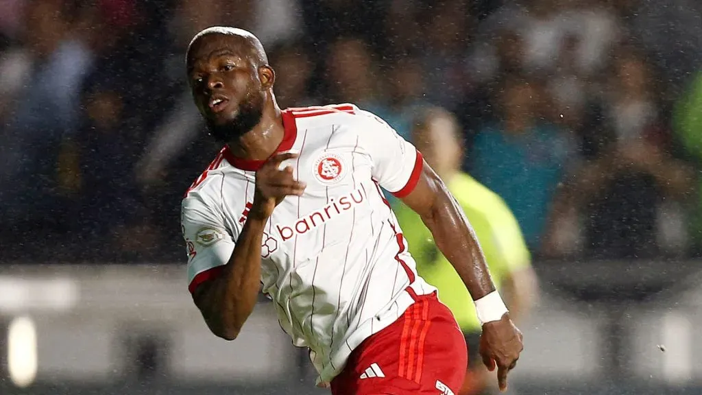 Enner Valencia playing for Internacional in Brazil.