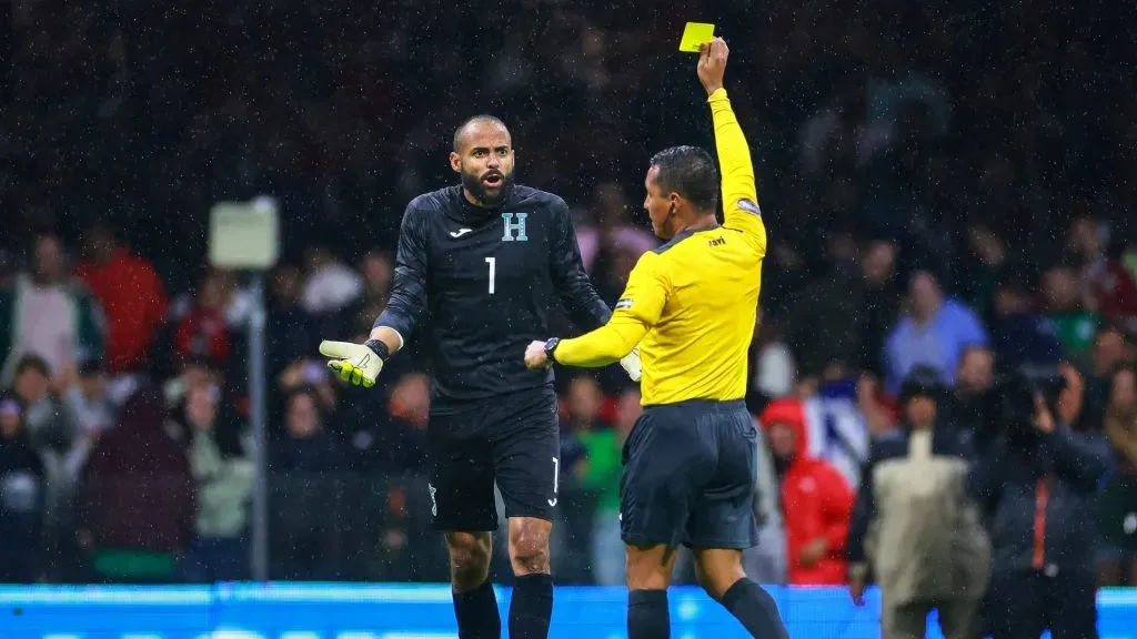 Ivan Barton referee shows the yellow card to Edrick Menjivar of Honduras during the CONCACAF Nations League quarterfinals second leg match between Mexico and Honduras at Azteca Stadium on November 21, 2023 in Mexico City, Mexico. (Photo by Hector Vivas/Getty Images)