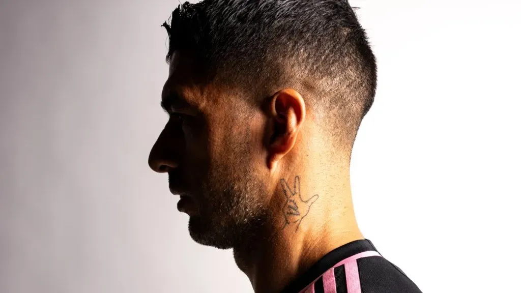 Luis Suarez's tattoo of his goal celebration on his neck