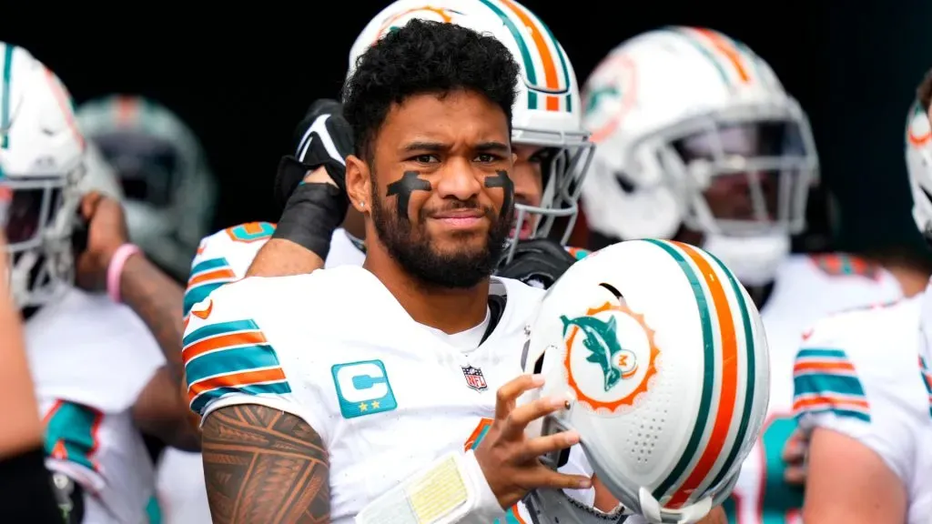 Tua Tagovailoa before the game between the Miami Dolphins and the New England Patriots (NFL 2023)