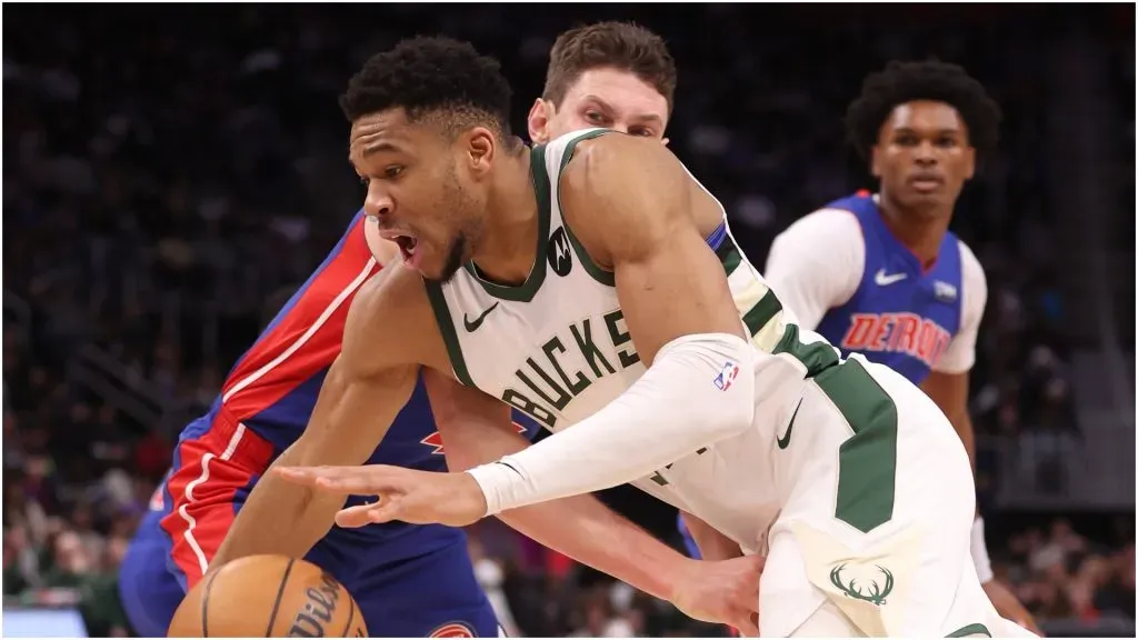 Giannis Antetokounmpo #34 of the Milwaukee Bucks drives around Mike Muscala #41 of the Detroit Pistons – Gregory Shamus/Getty Images