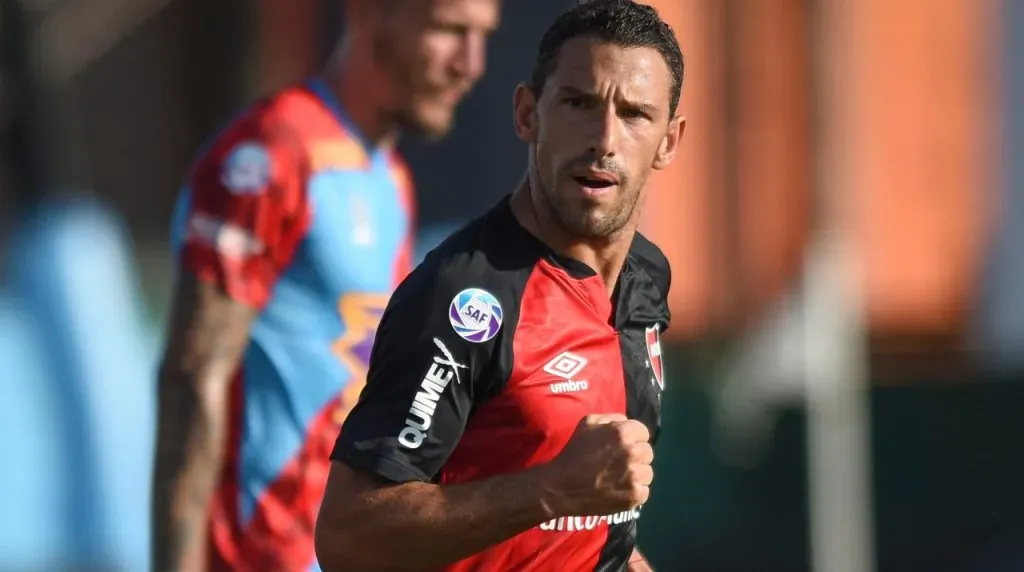 Maximiliano Rodriguez of Newells celebrates after scoring the first goal of his team during a match between Arsenal and Newell’s Old Boys as part of Superliga 2019/20 at Julio Humberto Grondona Stadium on January 25, 2020 in Sarandi, Argentina. (Photo by Marcelo Endelli/Getty Images)