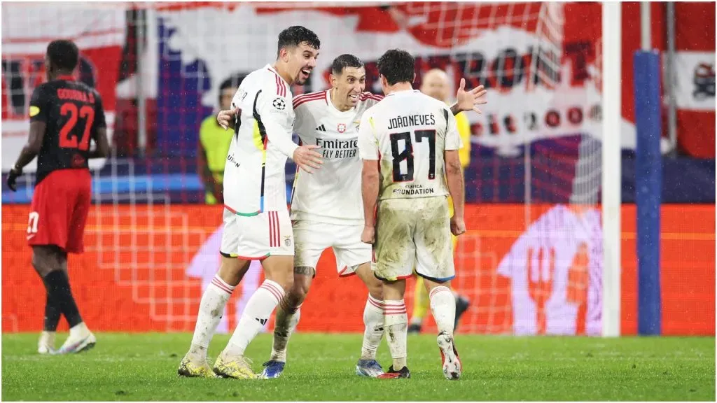 Angel Di Maria of SL Benfica reacts with teammates β Adam Pretty/Getty Images