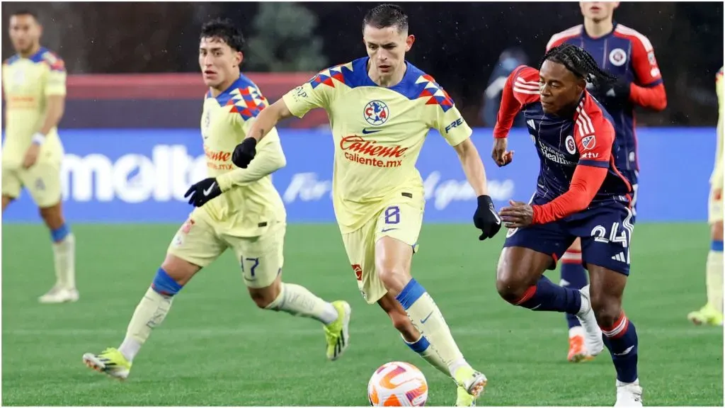 Club America midfielder Alvaro Fidalgo dribbles from New England Revolutionmidfielder DeJuan Jones – IMAGO / Icon Sportswire