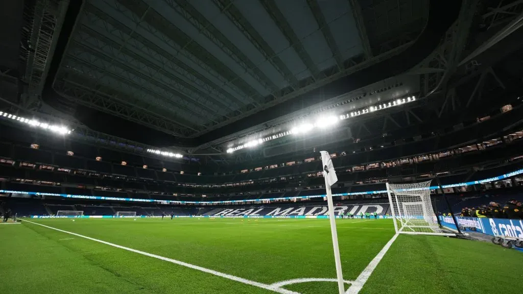 A general view inside the stadium as the retractable roof is closed prior to the LaLiga EA Sports match between Real Madrid CF and Sevilla FC at Estadio Santiago Bernabeu on February 25, 2024 in Madrid, Spain.