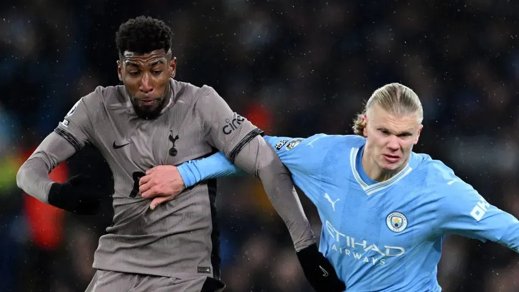 Emerson of Tottenham Hotspur battles for possession with Erling Haaland of Manchester City during the Premier League match between Manchester City and Tottenham Hotspur at Etihad Stadium on December 03, 2023 in Manchester, England.