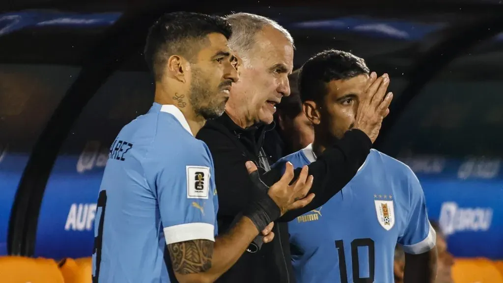 Luis Suarez (L) and Giorgian de Arrascaeta (R) of Uruguay talk with Marcelo Bielsa coach of Uruguay during the FIFA World Cup 2026 Qualifier match between Uruguay and Bolivia at Centenario Stadium on November 21, 2023 in Montevideo, Uruguay.