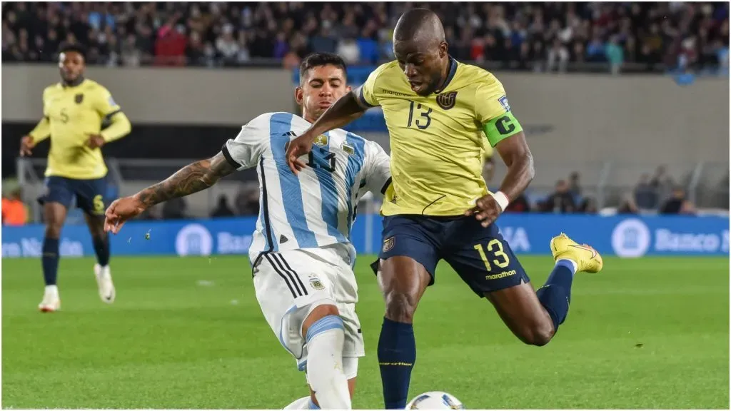 Enner Valencia of Ecuador and Cristian Romero of Argentina – IMAGO / Pressinphoto