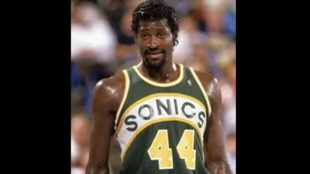 Michael Cage (Twitter)