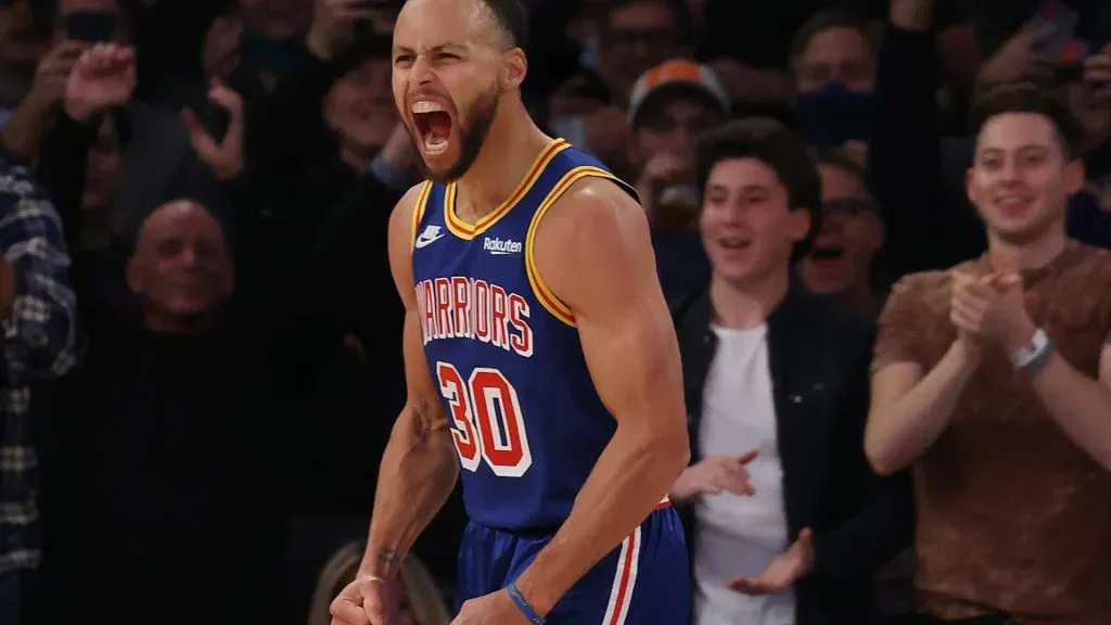 Curry playing for the Warriors
