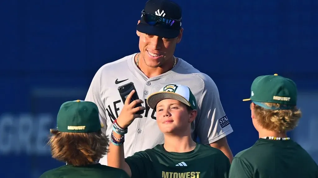 Aaron Judge #99 of the New York Yankees takes photos with Little League players prior to the game against the Detroit Tigers at Bowman Field on August 18, 2024 in South Williamsport, Pennsylvania. (Photo by Joe Sargent/Getty Images)