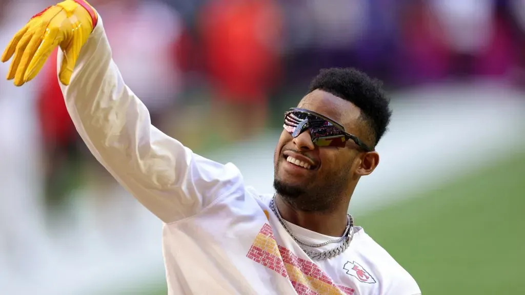 JuJu Smith-Schuster #9 of the Kansas City Chiefs warms up prior to Super Bowl LVII against the Philadelphia Eagles at State Farm Stadium on February 12, 2023 in Glendale, Arizona.