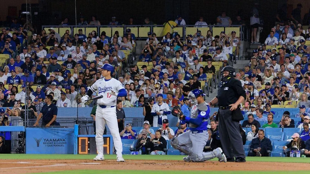 Shohei Ohtani 17 of the Los Angeles Dodgers gets ready to bat in the first inning during their MLB, Baseball Herren, USA regular season game against the Chicago Cubs. IMAGO / ZUMA Press Wire.