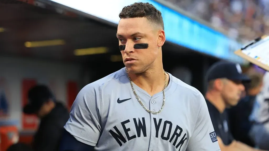 Aaron Judge 99 of the New York Yankees is watching from the dugout during the third inning of the baseball game against the New York Mets. IMAGO / NurPhoto.