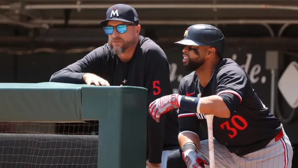Manager Rocco Baldelli #5 of the Minnesota Twins talks with Carlos Santana #30 against the Chicago White Sox during the first inning at Guaranteed Rate Field. (Photo by Michael Reaves/Getty Images)