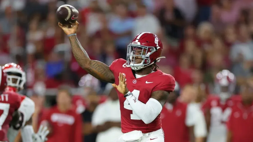 Jalen Milroe #4 of the Alabama Crimson Tide passes the ball against the Georgia Bulldogs during the first quarter at Bryant-Denny Stadium on September 28, 2024 in Tuscaloosa, Alabama.