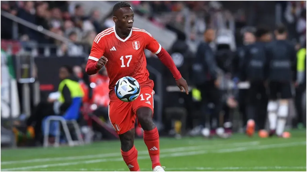 Luis Advincula of Peru – IMAGO / Revierfoto