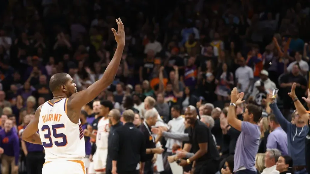 Kevin Durant rally with the fans