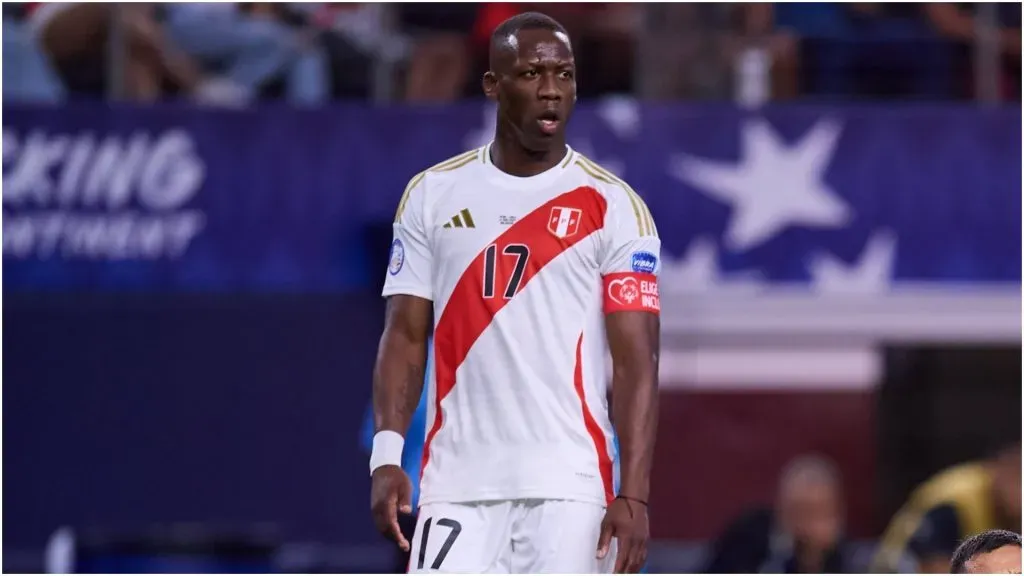 Luis Advincula of Peru – IMAGO / Agencia-MexSport