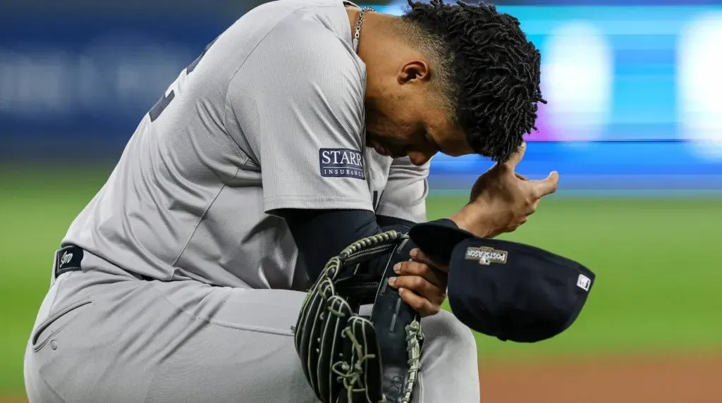 New York Yankees right fielder Juan Soto (22) takes a moment before game 4 of the American League Division Series against the Kansas City Royals at Kauffman Stadium in Kansas City. IMAGO / Newscom World