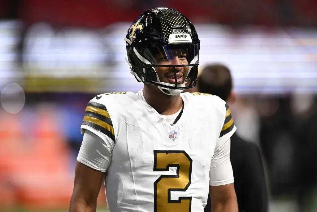 ATLANTA, GA Ð NOVEMBER 26: New Orleans quarterback Jameis Winston 2 warms up prior to the start of the NFL, American Football Herren, USA game between the New Orleans Saints and the Atlanta Falcons on November 26th, 2023 at Mercedes-Benz Stadium in Atlanta, GA. Photo by Rich von Biberstein/Icon Sportswire NFL: NOV 26 Saints at Falcons EDITORIAL USE ONLY Icon231126004