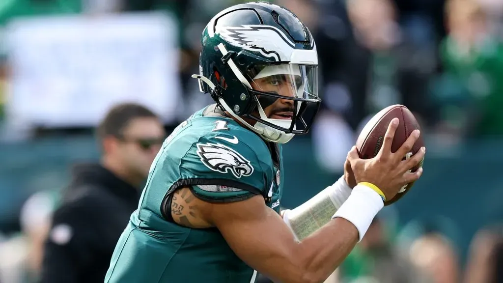 Jalen Hurts #1 of the Philadelphia Eagles warms up before a game against the Carolina Panthers at Lincoln Financial Field on December 08, 2024. (Source: Emilee Chinn/Getty Images)