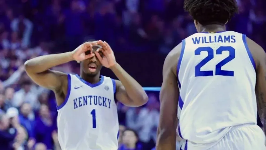 Kentucky s Lamont Butler (1) celebrates after making a shot against Louisville on Saturday, Dec. 14, 2024, at Rupp Arena in Lexington