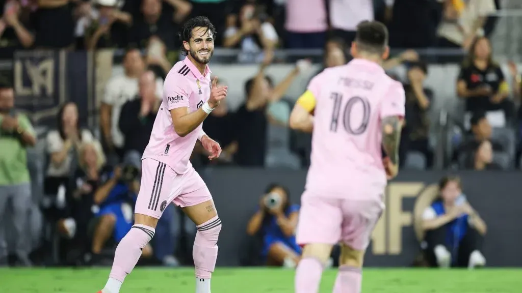 leo campana celebrates